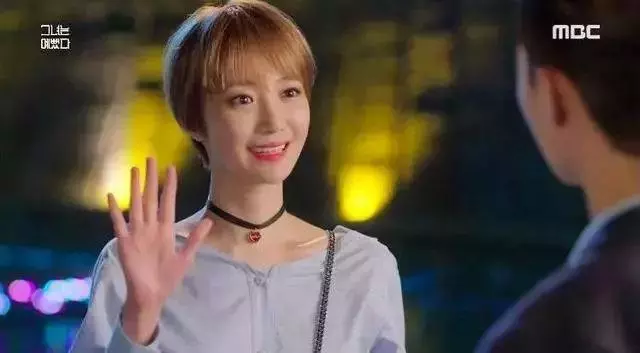30年前女神王祖賢的穿搭,現在依舊流行,連楊冪也無法超越