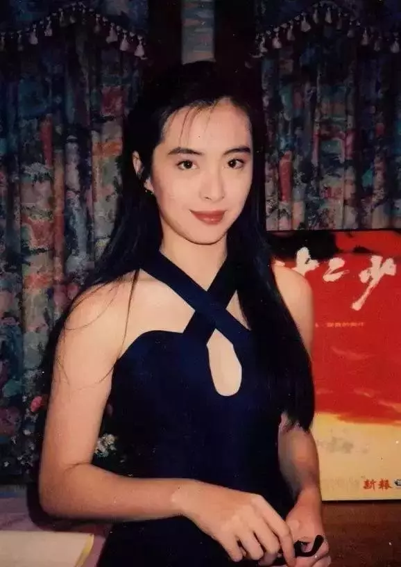 30年前女神王祖賢的穿搭,現在依舊流行,連楊冪也無法超越