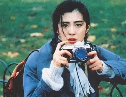 30年前女神王祖賢的穿搭,現在依舊流行,連楊冪也無法超越