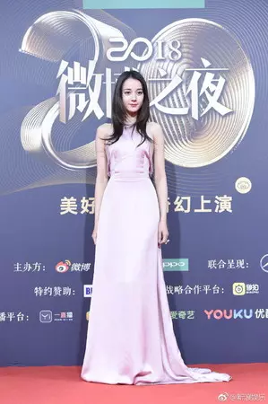 林志玲「北半球掉出」開衩到大腿根! 《延禧》3女神美翻紅毯