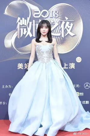 林志玲「北半球掉出」開衩到大腿根! 《延禧》3女神美翻紅毯