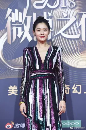 林志玲「北半球掉出」開衩到大腿根! 《延禧》3女神美翻紅毯