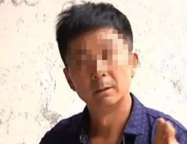 被丈夫捉姦在床,妻子怒抓丈夫頭髮扇耳光:你爸就是這麼對我的!