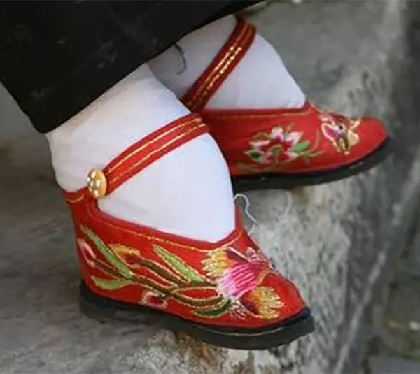 揭開三寸金蓮血淚史!終於願意「鬆開裹腳布」用X光看驚悚到像是P出來!