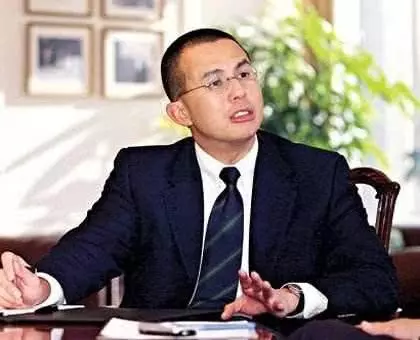 李澤楷離開父親的庇佑,本身實力創業,生命中最大的貴人是嫂嫂,幫忙他成功大賺千億