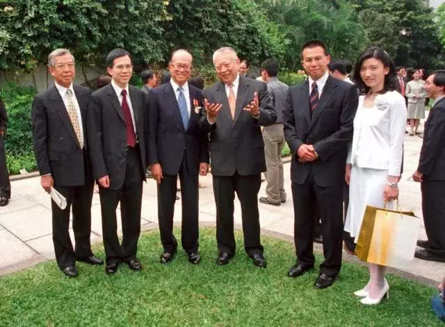 李澤楷離開父親的庇佑,本身實力創業,生命中最大的貴人是嫂嫂,幫忙他成功大賺千億