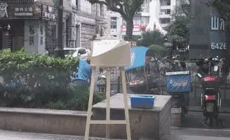 為了測試大家的人性黑暗面,把「一大桶硬幣」放在街上任人取用,經過「路人的行為」讓警察都不得不出現了…