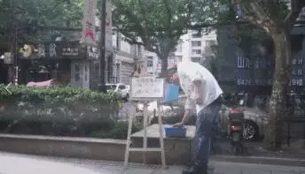 為了測試大家的人性黑暗面,把「一大桶硬幣」放在街上任人取用,經過「路人的行為」讓警察都不得不出現了…