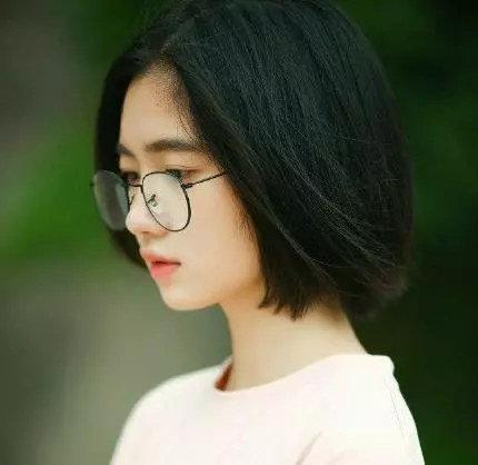 哥哥死後留下巨額遺產,可我結婚嫂子竟只陪嫁我一個枕頭!半年後拆開枕頭,我瞬間狂哭...