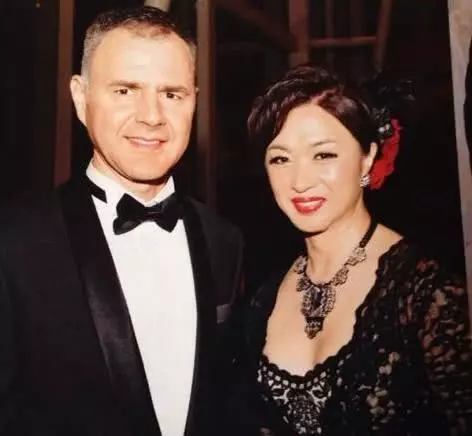 金星變性前與美妻合照曝光,和德國老公離婚11年,原因讓人流淚···
