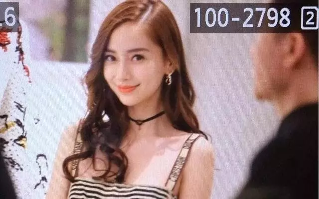 Angelababy這組照片,讓人看得都尷尬,網友:拍的人好噁心!