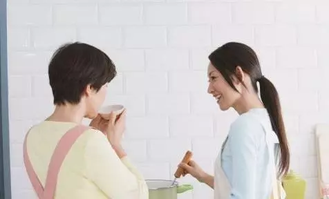 小姑子結婚,婆婆卻要我給10萬元紅包,我回她:孩子還要不要