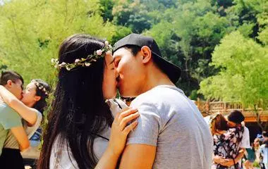 前夫去世後,我再改嫁,不久後女兒帶回男友,開門後我楞了