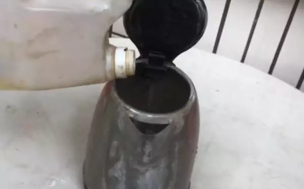 廢舊的電熱水壺別扔,簡單一步變廢為「寶」,能省很多錢