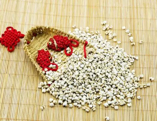 老人斑竟然慢慢消失,只需要喝水時,加上【兩物】,簡單製作又好喝