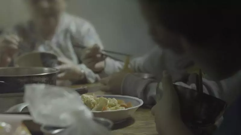 嬤靠7千補助養2孫女 他霸氣喊:三個老小,我來養!