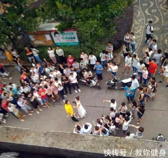 男大學生遭女老師求婚,小伙激動得說不出話來,結果變成了這樣!