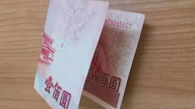 兒子吃早餐老爸給100元,輪到女兒的時候,老爸「這麼出手」!後來哥哥留給爸爸的東西讓網友們都笑翻了!