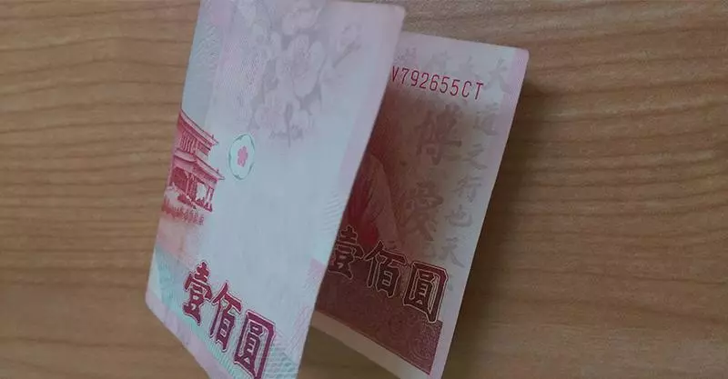 兒子吃早餐老爸給100元,輪到女兒的時候,老爸「這麼出手」!後來哥哥留給爸爸的東西讓網友們都笑翻了!