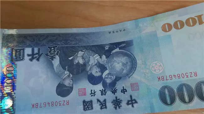 兒子吃早餐老爸給100元,輪到女兒的時候,老爸「這麼出手」!後來哥哥留給爸爸的東西讓網友們都笑翻了!