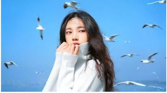 長期缺愛的女人,常會有的8種表現,裝不出來的