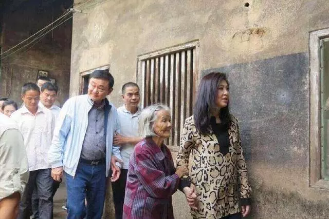 她是亞洲最美領導人,以擁有中華血統自豪。原籍梅州客家,原名丘英東;姜子牙是她祖先!