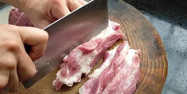 家庭版電鍋蜜汁叉燒肉,正宗的傳統味道,做法簡單,配方用錢也買不到了