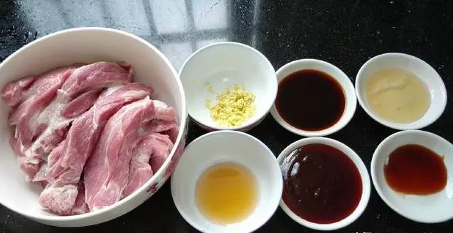 家庭版電鍋蜜汁叉燒肉,正宗的傳統味道,做法簡單,配方用錢也買不到了