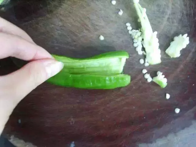 青椒不要再炒肉絲了,教你做虎皮辣椒,好吃的不要不要滴