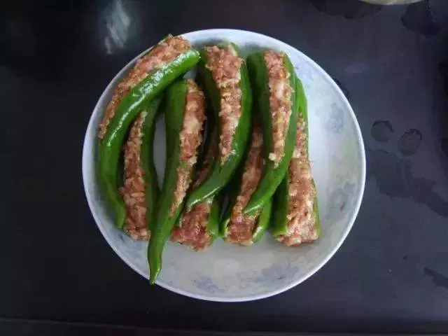 青椒不要再炒肉絲了,教你做虎皮辣椒,好吃的不要不要滴