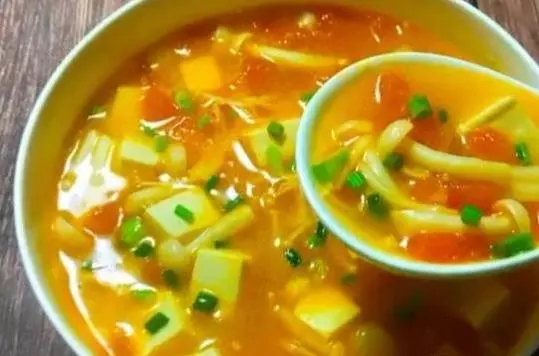 4種鮮美食材煮一鍋素湯,湯鮮味正有營養,酸甜開胃,非常適合秋冬季節