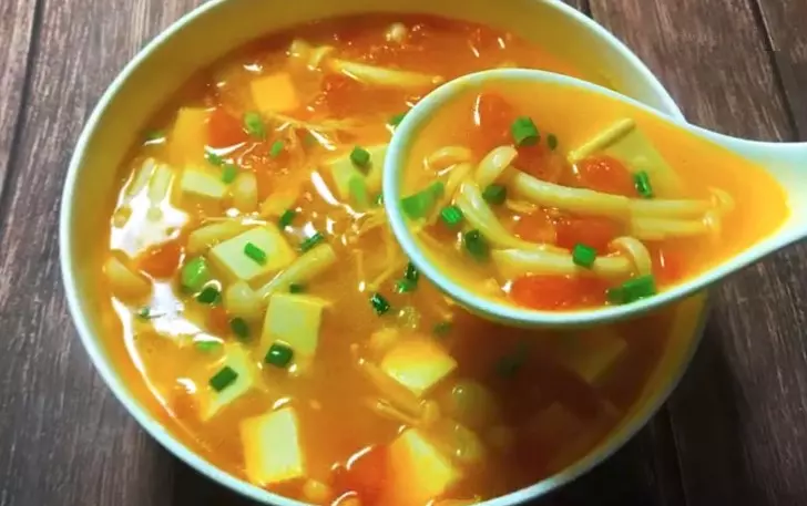 4種鮮美食材煮一鍋素湯,湯鮮味正有營養,酸甜開胃,非常適合秋冬季節