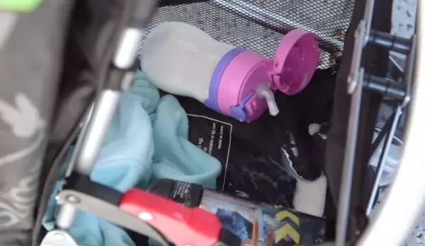 老婆偷偷在寶寶的「嬰兒車輪」纏上束帶,讓老公超困惑!一推動後,所有人都看呆了!太強了!!