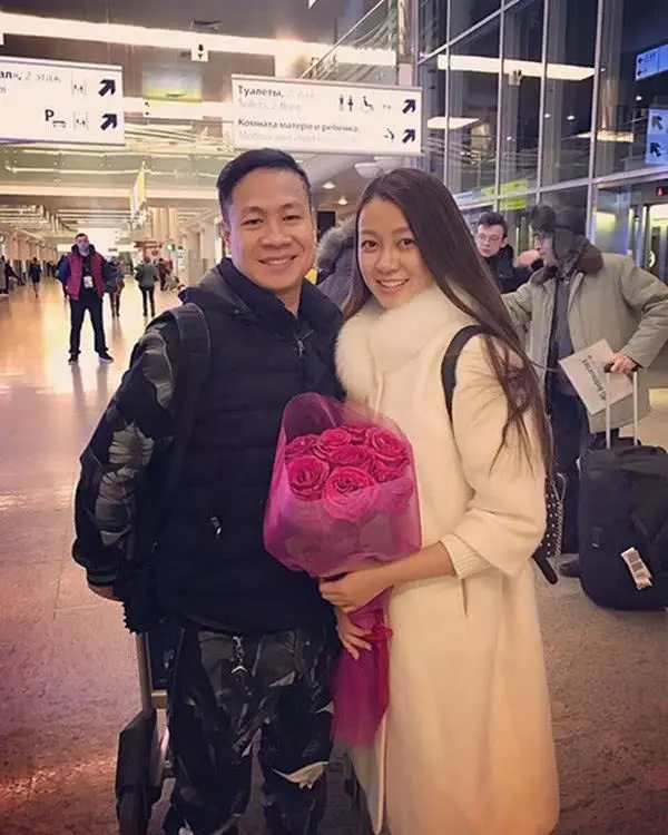 【網戀10個月從未見面!】校花不顧家人反對『堅持嫁外勞』!結婚前才知道『男友竟是富豪』!