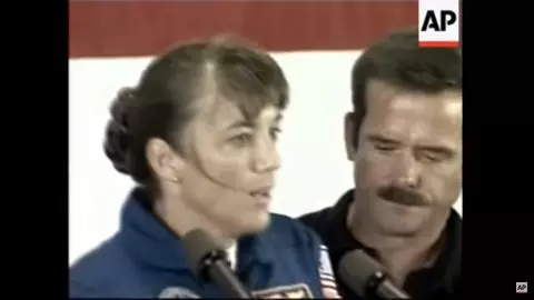 NASA隱瞞外星人?女太空人看到透明巨物「失控昏倒」 眼神藏著恐慌