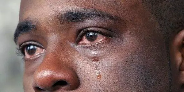出遊時千萬不要「這樣拍照」,照片裡的人不是死,就是傷!尤其是第4點太多人犯了!切記啊!
