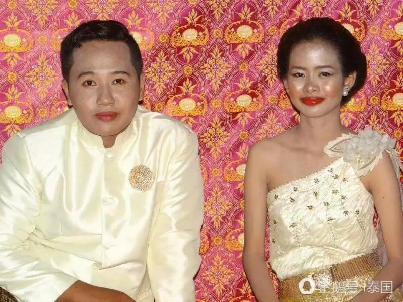 結婚當天新娘被化成「醜角如花」醜爆!換了化妝師後,竟秒變「女神級美嬌娘」!