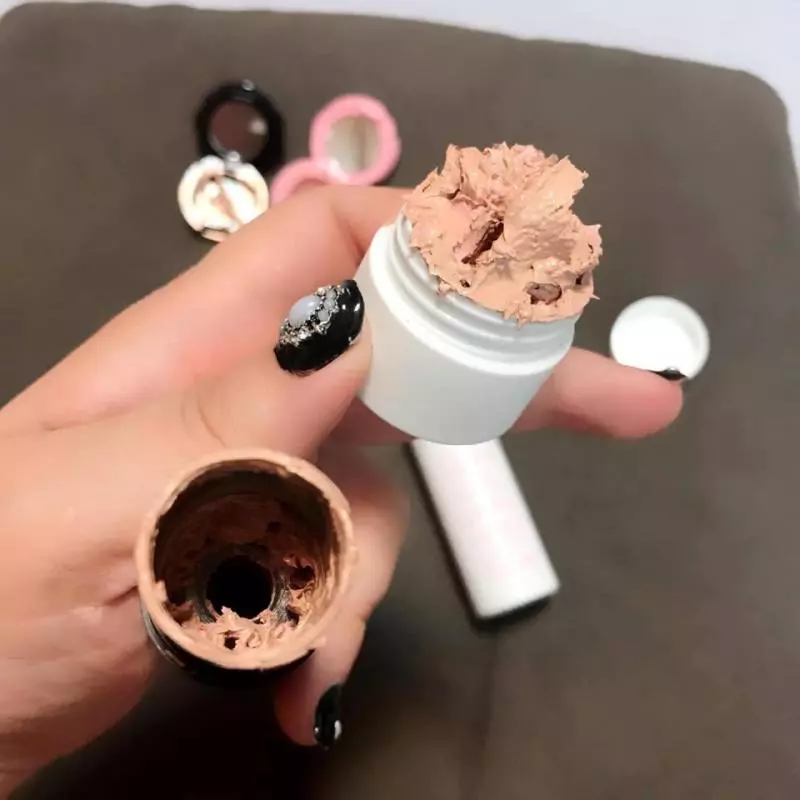 化妝品見底就真的用了?她用小訣竅DIY慕絲粉霜:省錢還能再用一個月!