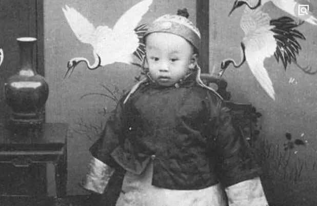 最悲摧的皇帝!溥儀龍位都還沒坐熱 太監就各種「講歷史嚇小孩」不聽話還拉皇上進密室