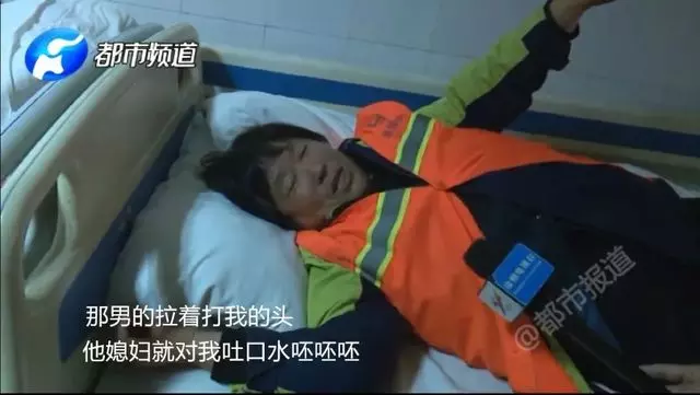 才剛掃完地...清潔工驚見「弟弟蹲下來嗯嗯」忙阻止 中國夫妻惱羞爆嗆︰再吵就抹妳嘴巴!