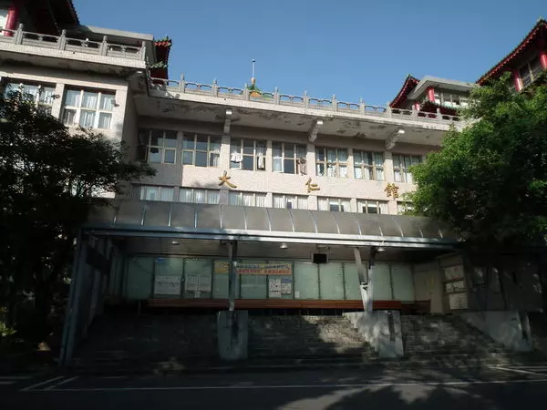 同學你有看到我藥袋嗎...台灣「5大靈異名校」文大八卦陣被屌打 政大屍水房味道還是很重!