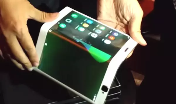 覺得iPhone已經超貴?加州秘密消息「2020年推iPhone摺疊機」 價錢直接洗爆你薪水!