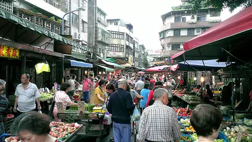 老先生路邊撿到「一袋雞腸」 電鍋才剛煮完...警察按門鈴:吃下去就見閻羅王了!