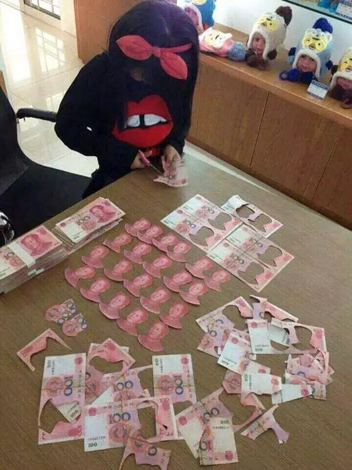 別放小孩一個人在家!19張照片證明「孩子比原子彈還可怕」 把老爸的鈔票全部變廢紙❤️️