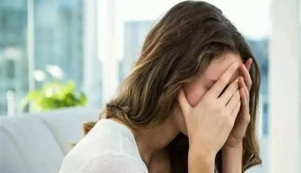 領證後婆婆拒絕給彩禮,我只是笑笑,我家宣布一件事,她愣住了