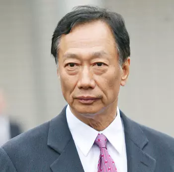 曾馨瑩談郭台銘坦承「不要那麼累」都說不了!心疼嘆:他不能選擇他的人生!
