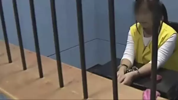 妻子「買兇殺夫」被人逮捕送到警局,妻子哭著說出原因,警察聽完卻說「做的好」?!