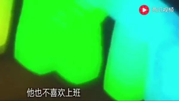 妻子「買兇殺夫」被人逮捕送到警局,妻子哭著說出原因,警察聽完卻說「做的好」?!
