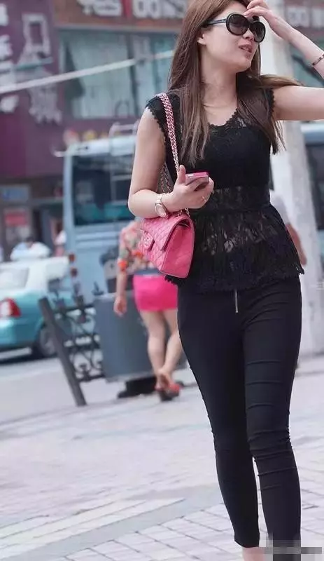 女人出門千萬別這樣穿褲子,醜爆一整條街