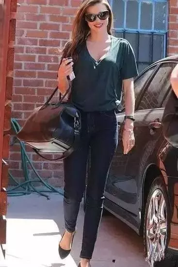 女人出門千萬別這樣穿褲子,醜爆一整條街